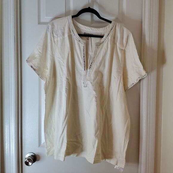 🎁NWOT Plus Size Cream Top w/Silver Sequins - Picture 3 of 8